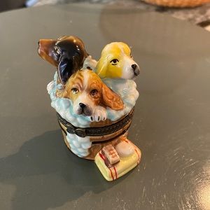 Ceramic dogs in bath with lid and bone